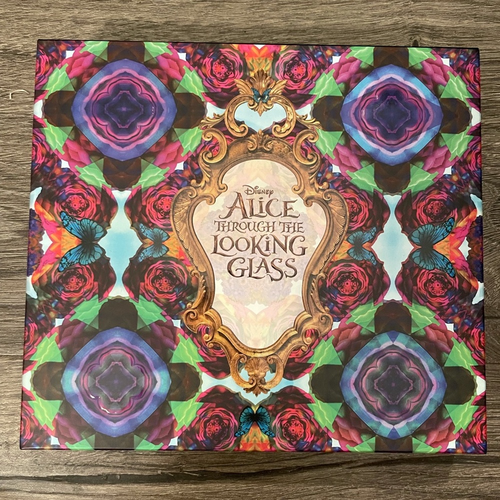 Alice in wonderland eyeshadow pallet